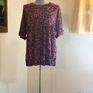 Women’s Short Sleeve Abstract Print Tee in Pink and Black